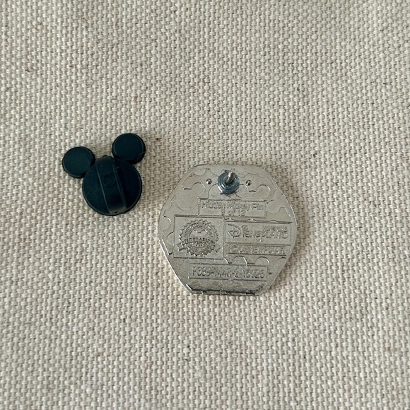 Toy Story Woody Hidden Mickey Pin (Hong Kong Disneyland) - Picture 2 of 2